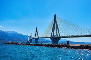 Σαν σήμερα 12 Αυγούστου – παραδίδεται στην κυκλοφορία η γέφυρα Ρίου – Αντιρρίου «Χαρίλαος Τρικούπης», η μεγαλύτερη καλωδιωτή γέφυρα έως τότε στον κόσμο.