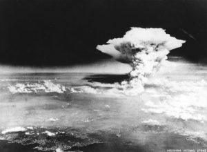 Σαν σήμερα 6 Αυγούστου – πέφτει η πρώτη ατομική βόμβα στη Χιροσίμα της Ιαπωνίας