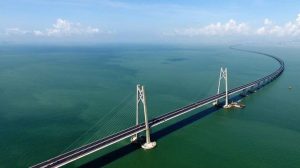 Το ξέρατε ότι: η μεγαλύτερη θαλάσσια γέφυρα στον κόσμο έχει μήκος 55 χιλιόμετρα και βρίσκεται στην Κίνα;