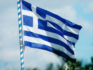 Σαν σήμερα 27 Ιανουαρίου: καθιερώνεται η ελληνική σημαία – τίθεται σε εφαρμογή ο Κώδικας Οδικής Κυκλοφορίας
