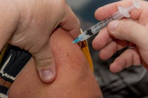 Άμεση εισαγωγή 50.000 αντιγριπικών εμβολίων από τον ΕΟΦ