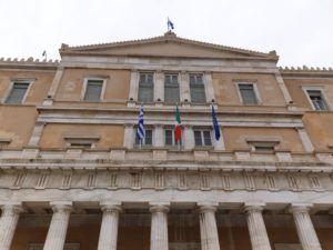 Η Ιταλική σημαία στο Ελληνικό Κοινοβούλιο ως ένδειξη συμβολικής συμπαραστάσεως