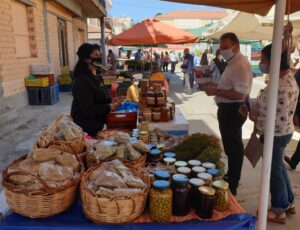 Επίσκεψη στην Λαϊκή αγορά Γυθείου από τον Στ. Αραχωβίτη