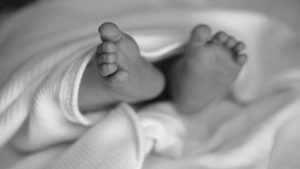 Νεκρό βρέφος 6 μηνών στην Βέροια – Συνελήφθη η μητέρα